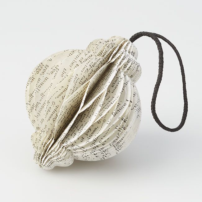 Piironki paperikoriste ornamentti sanomalehti