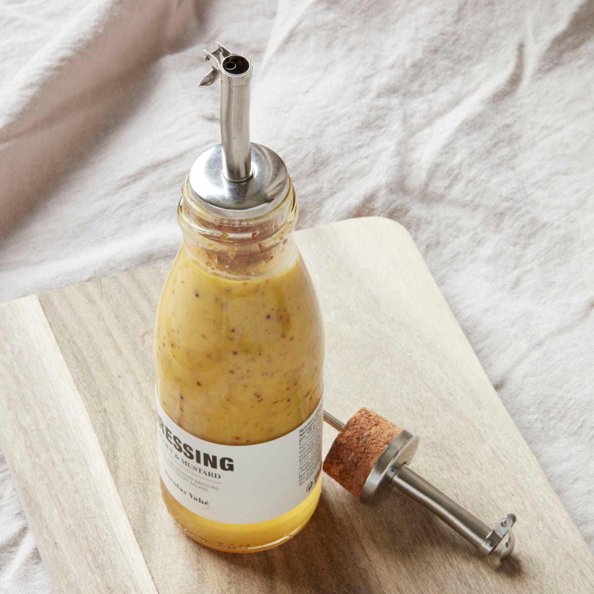 Nicolas Vahé kaatonokka pullolle iso