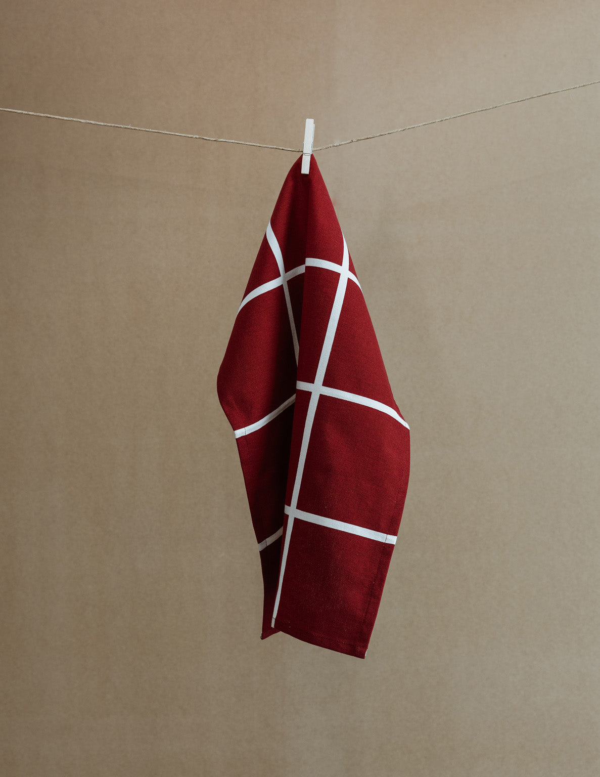 Storefactory Mortorp ruudullinen keittiöpyyhe valkoinen / punainen 45 × 60 cm