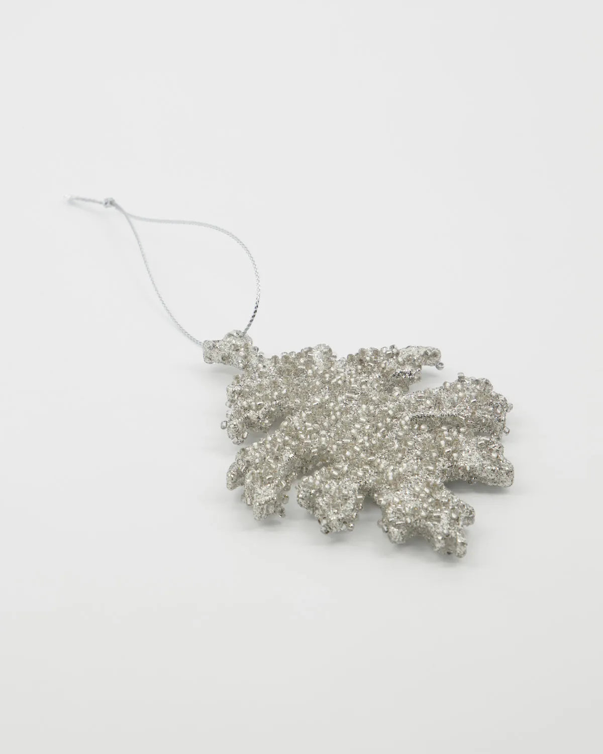 House Doctor Gliz ripustettava lehtikoriste hopea