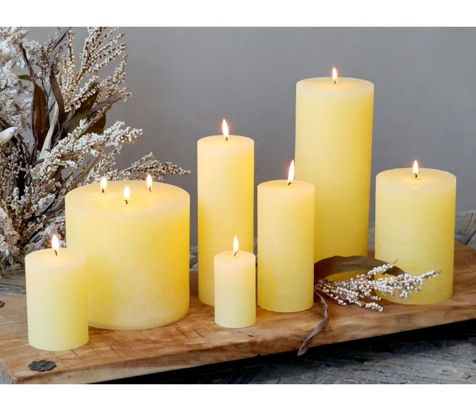Chic Antique pöytäkynttilä vaaleankeltainen 8cm / 16h