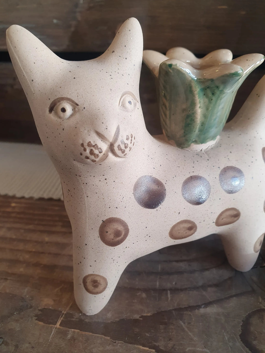 Bloomingville Mamie kynttilänjalka - kissa ruskeilla pilkuilla