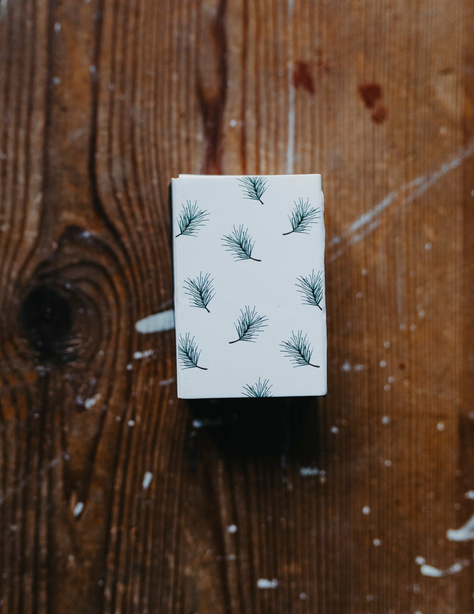 Storefactory tulitikkurasia havunoksa