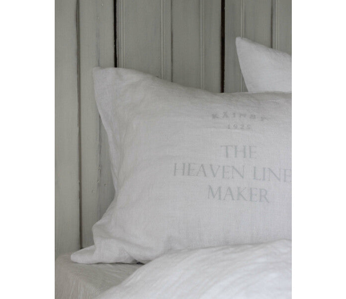 Käinby Heaven Linen tyynyliina logolla valkoinen 50x60cm