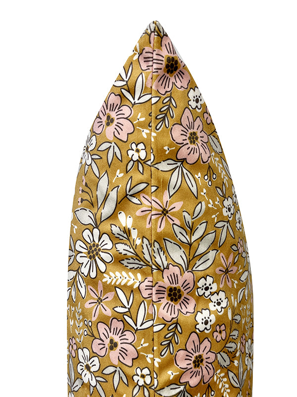 Vanilla Fly Spruce Yellow tyynynpäällinen samettia 50 x 50 cm