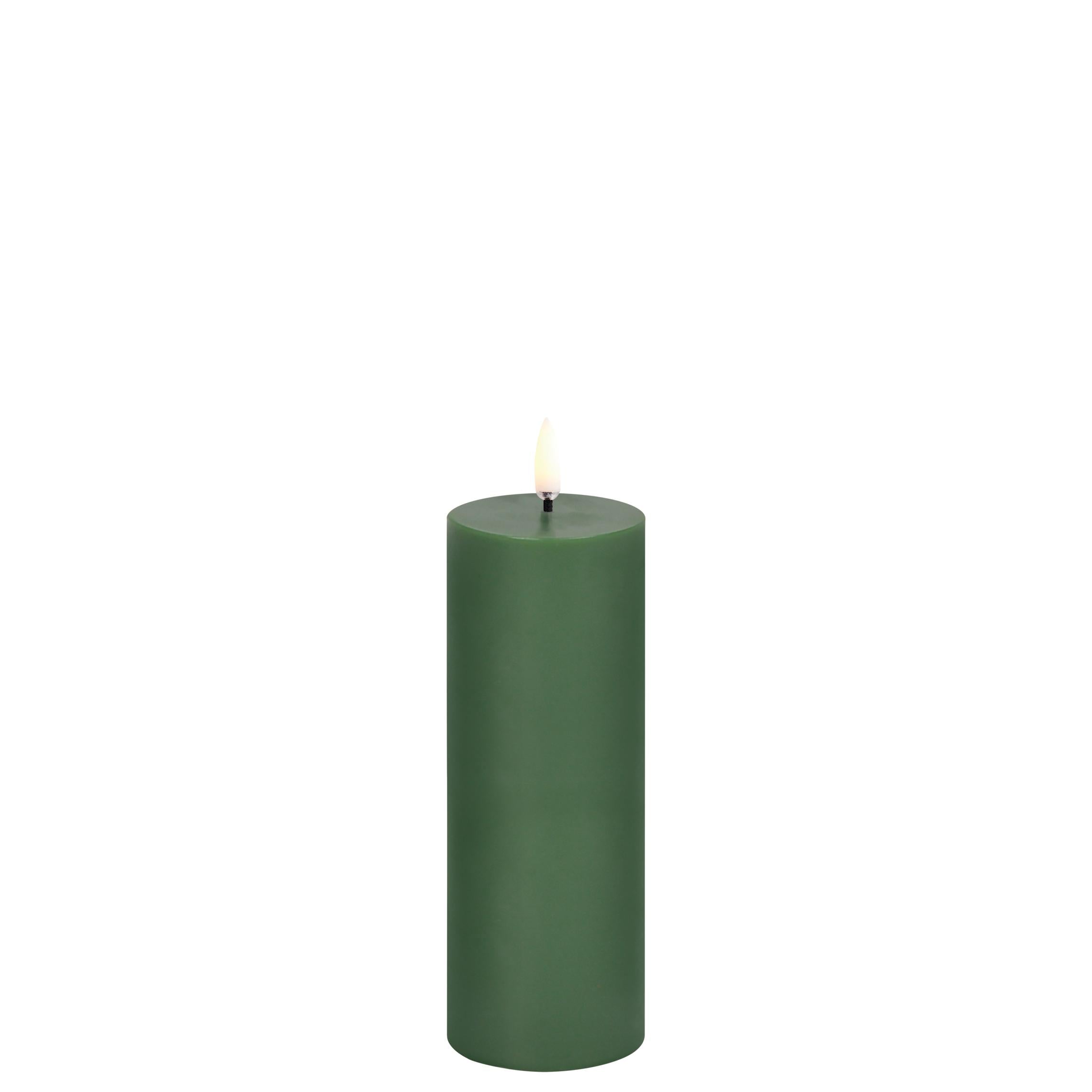 Uyuni LED-kynttilä smooth 5,8 x 15,2 cm - Olive Green