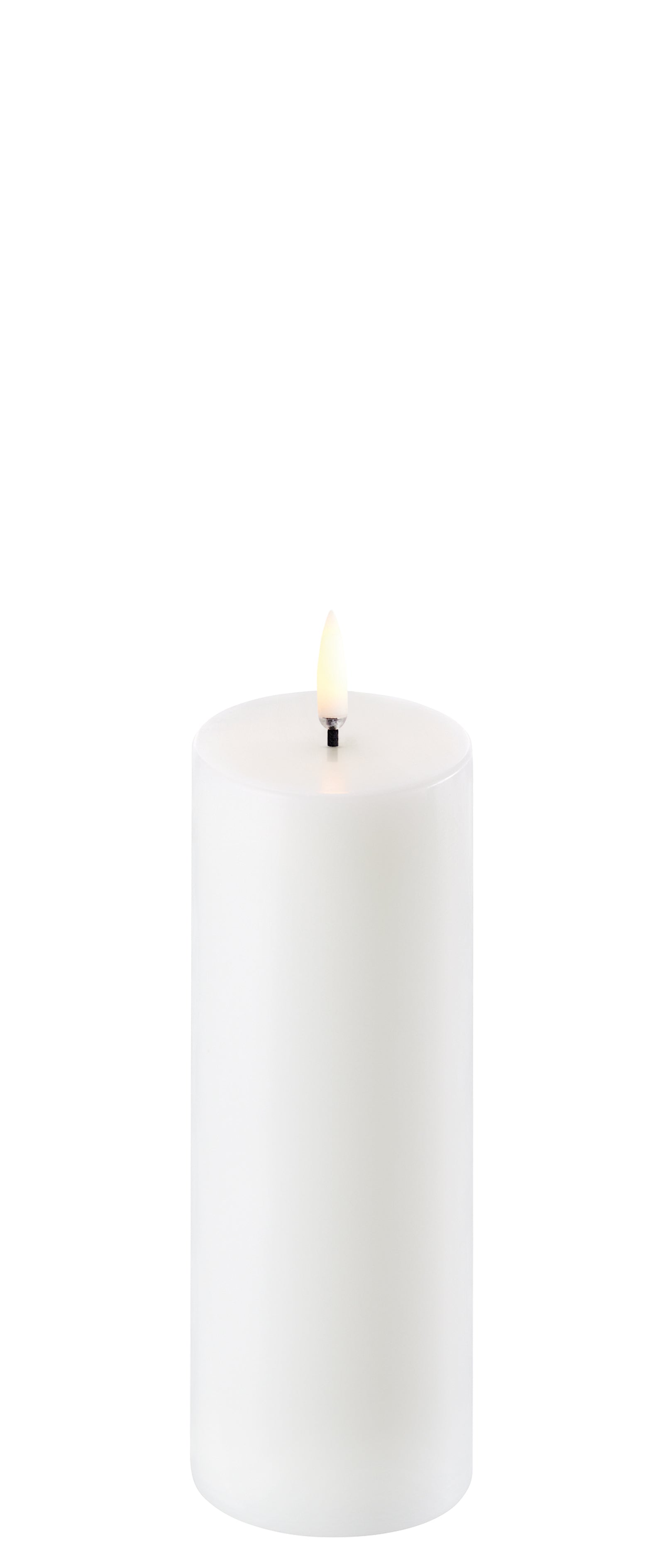 Uyuni LED-kynttilä smooth 5,8 x 15 cm - Nordic White