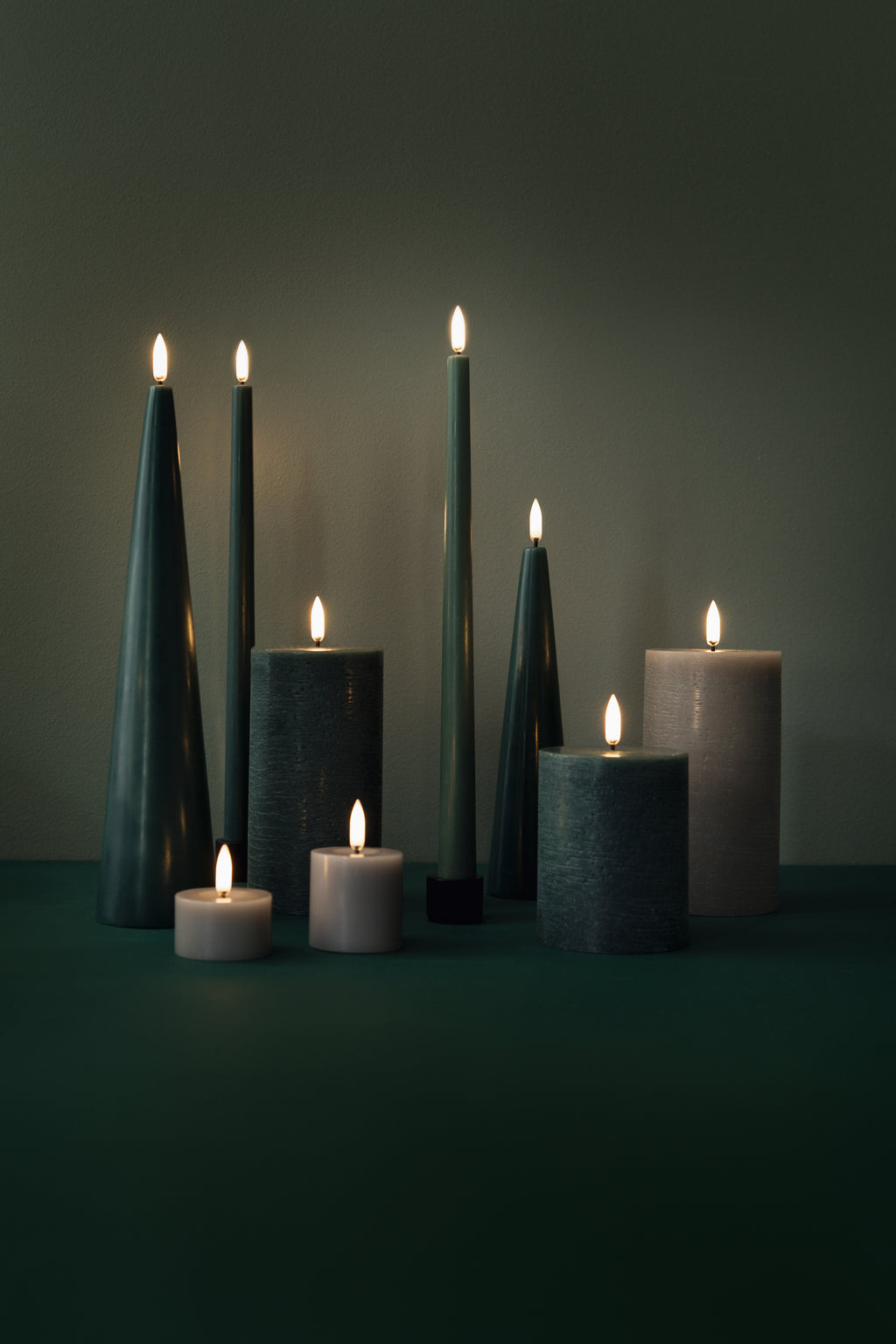 Uyuni LED-kynttilä rustic 7,8 x 10,1 cm - Pine Green