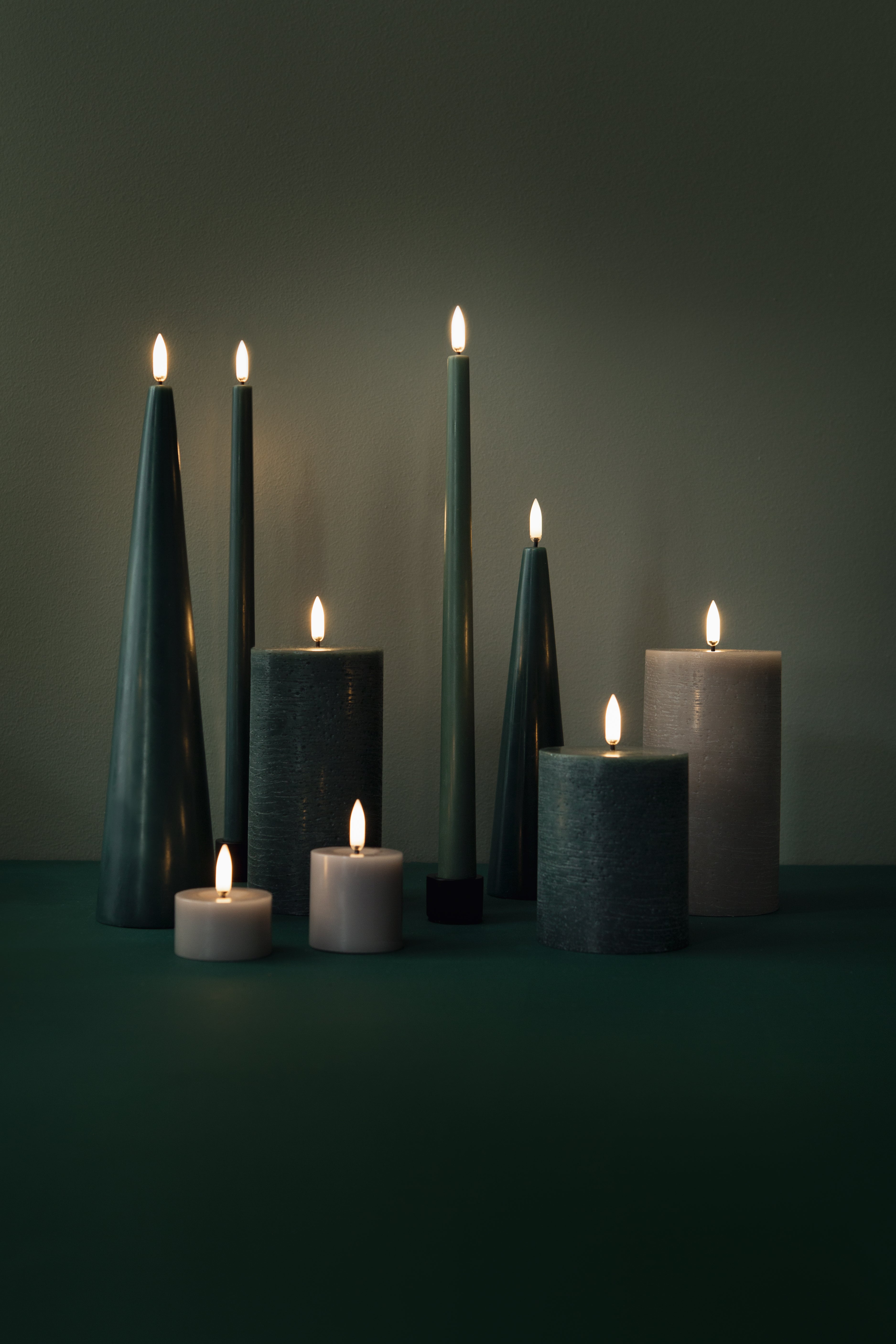 Uyuni LED-kynttilä rustic 7,8 x 10,1 cm - Pine Green