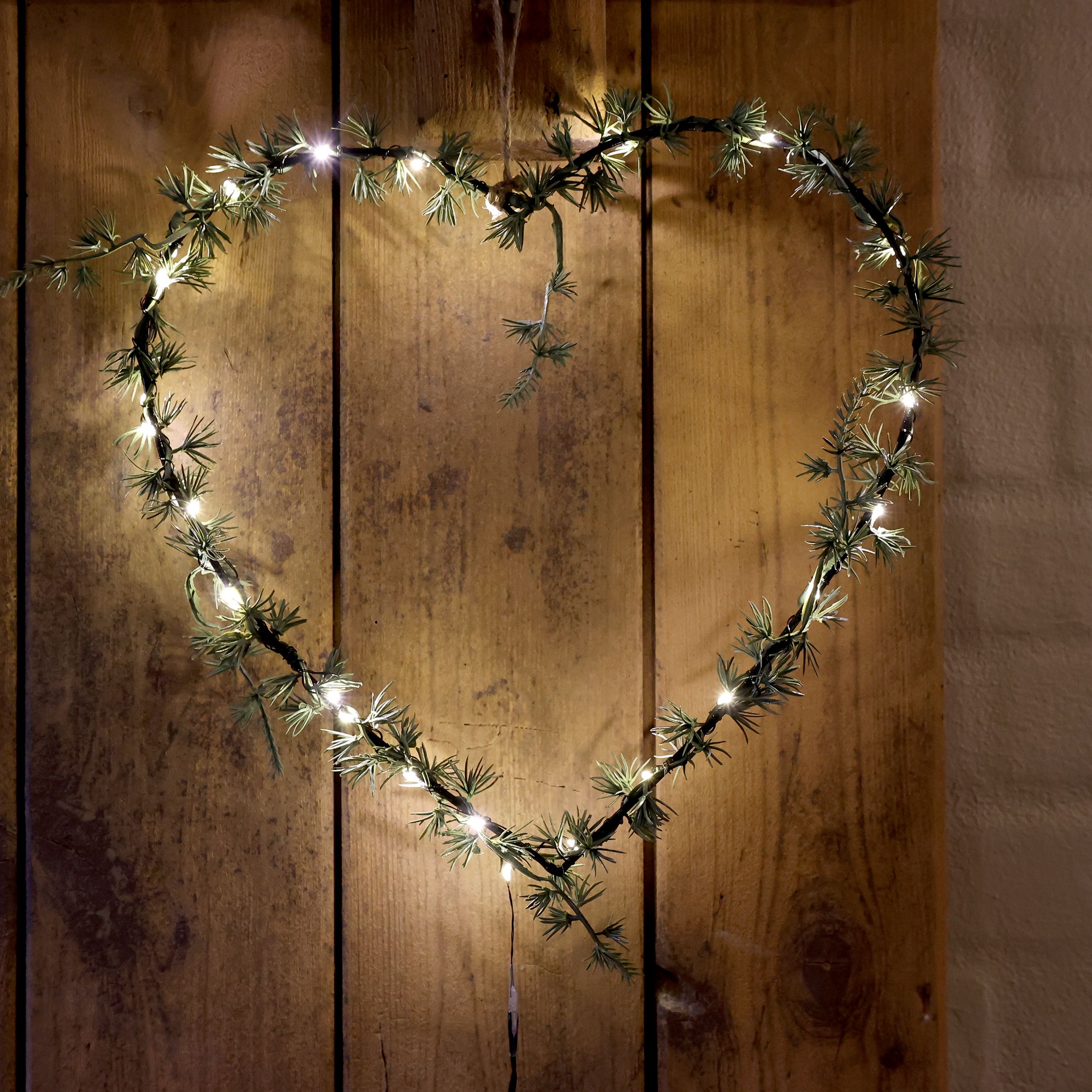 Chic Antique LED-sydänkranssi 32 cm