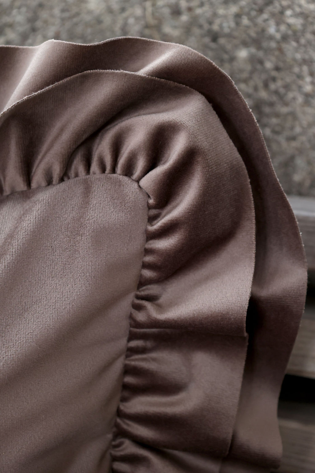 Chic Antique tyynynpäällinen samettia ruskea