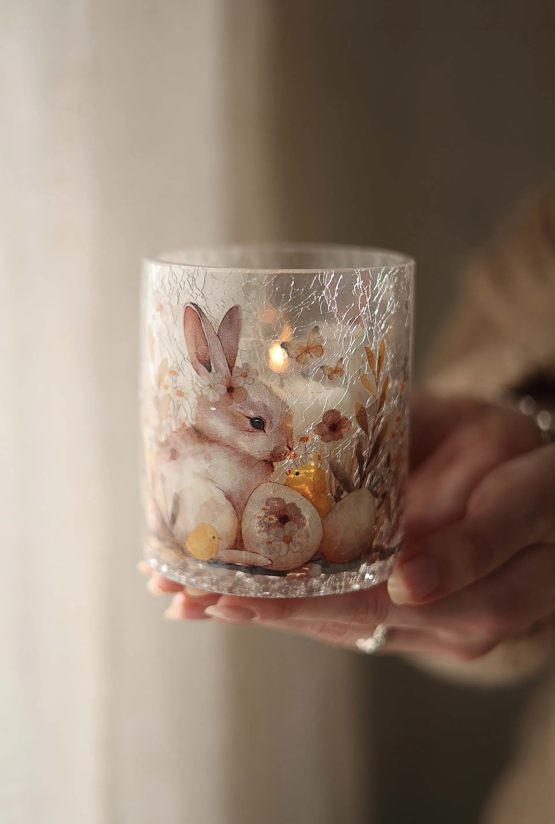 Majas Cottage tuikkulyhty - Easter Floral Bunnies & Eggs