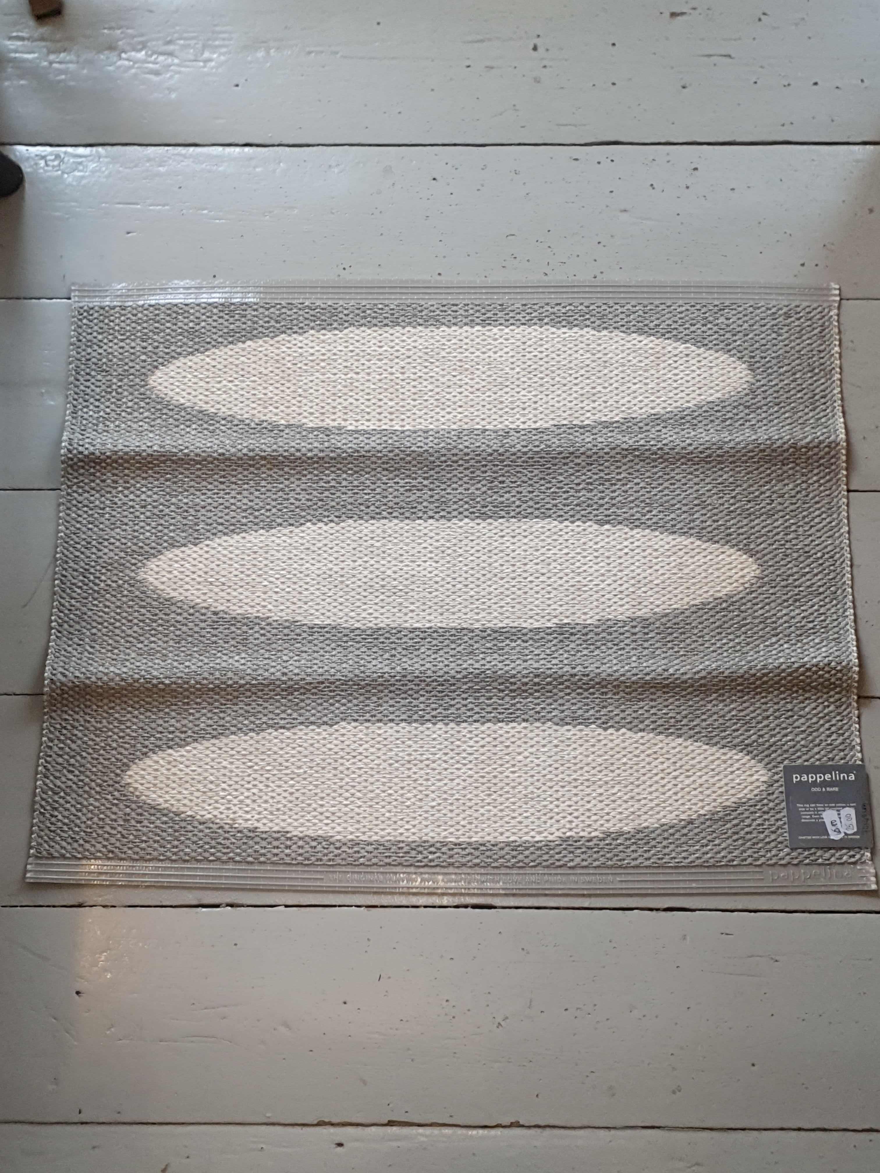 Pappelina Odd & Rare Ella warm grey/vanilla 70 x 60 cm