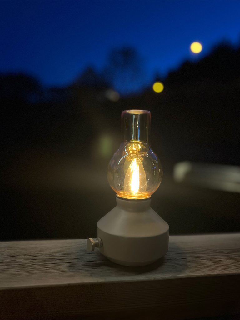 PR Home Glimt ladattava pöytävalaisin beige