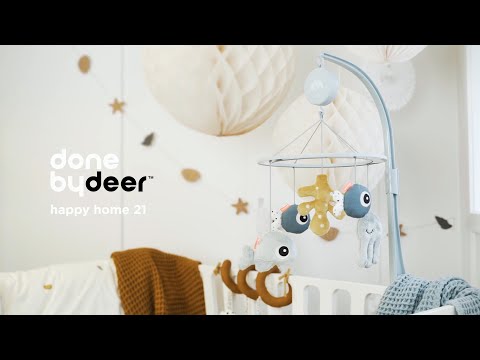 Done by Deer palikat puulaatikossa