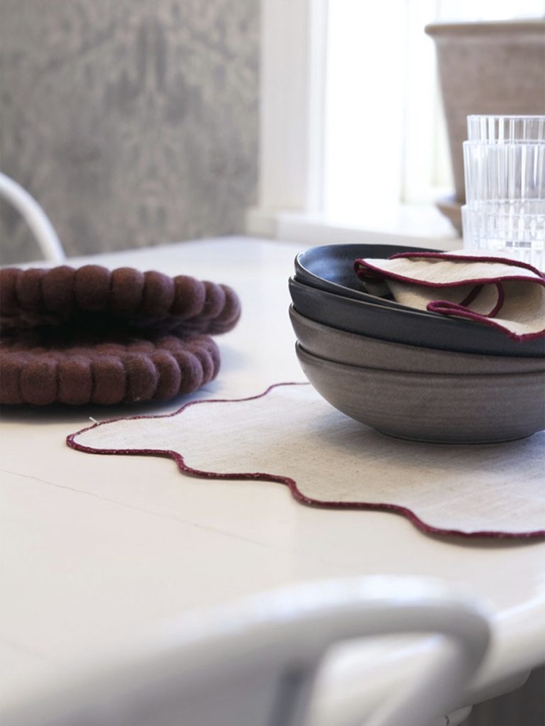 Svanefors Nisha huovutettu pannunalunen viininpunainen 20 cm