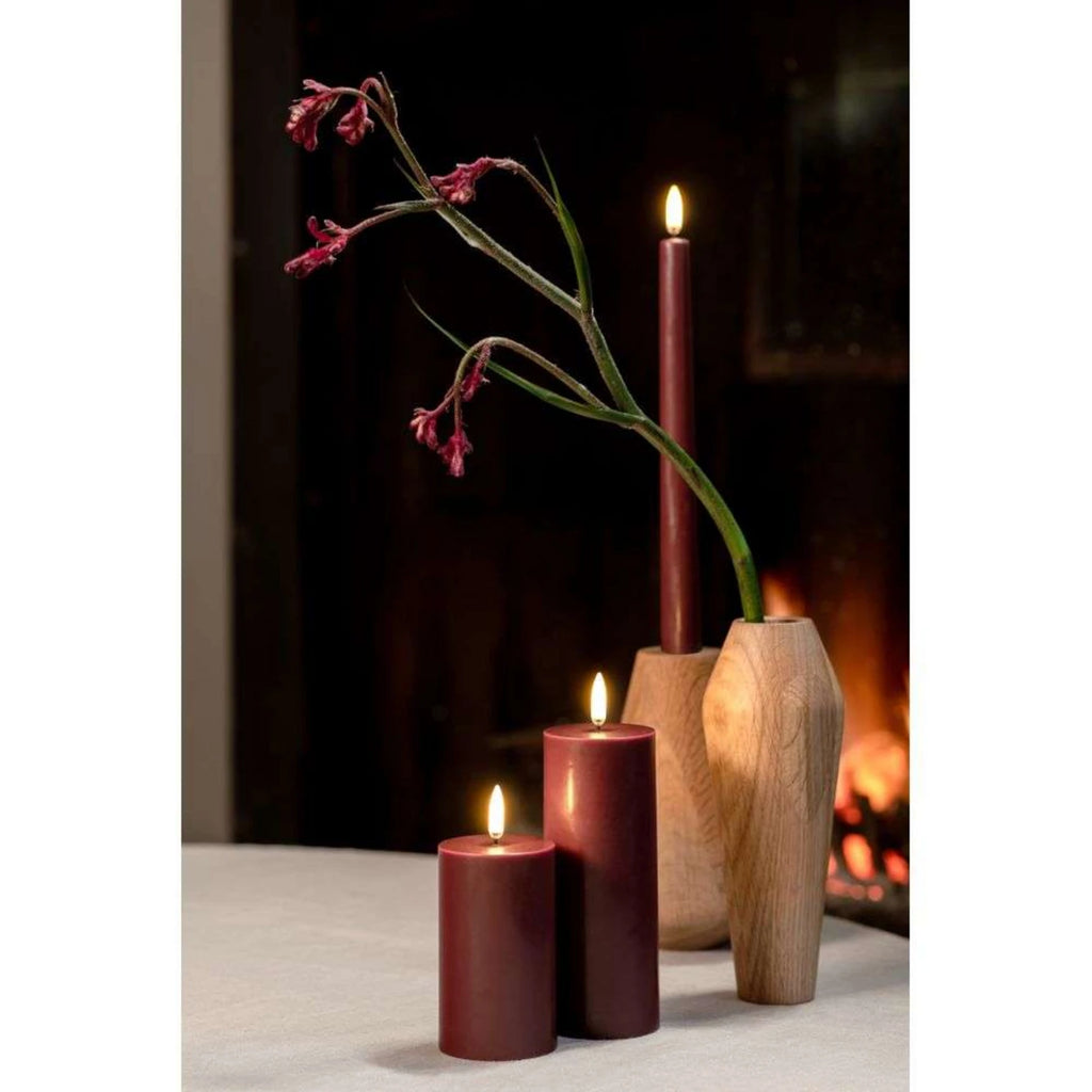 Uyuni LED-kynttilä smooth 5,8 x 15 cm - Wine Red