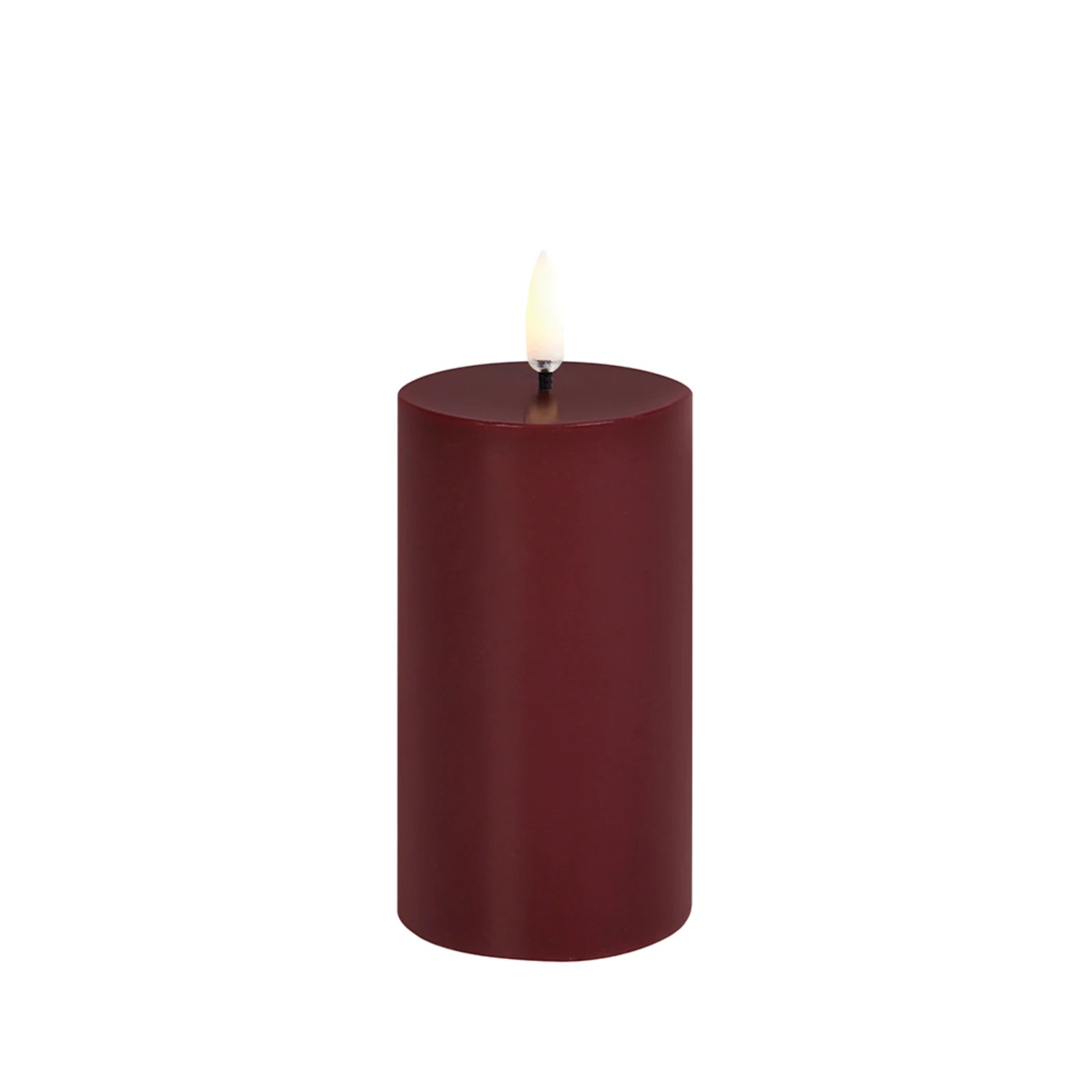 Uyuni LED-kynttilä smooth 5,8 x 15 cm - Wine Red