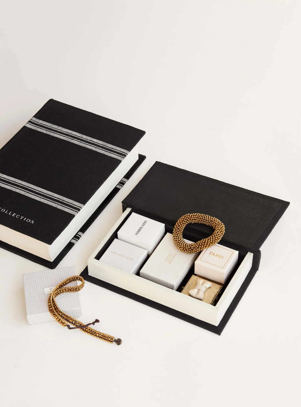Zelected by House Coffee Table Book säilytyslaatikko pieni - Black Linen
